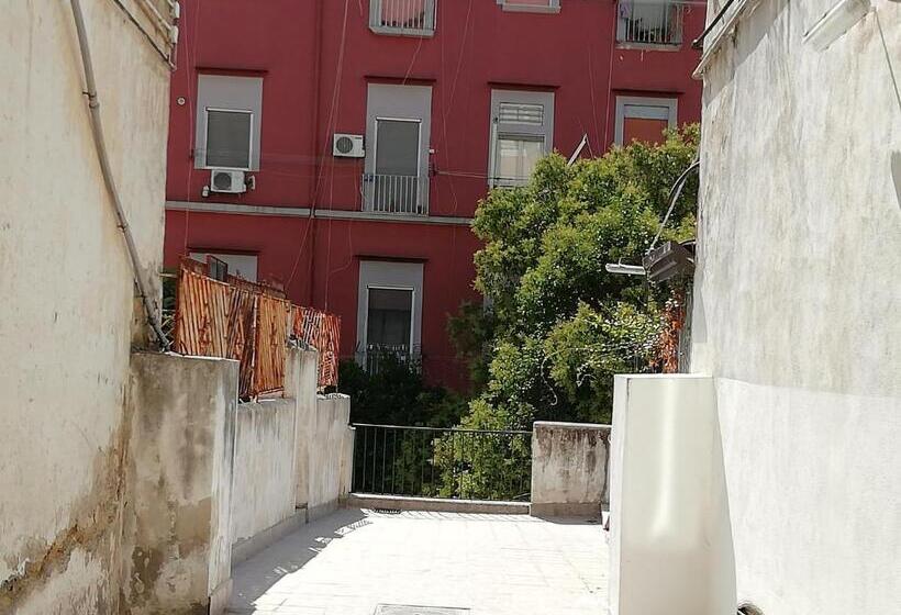 اتاق خانوادگی با چشم‌انداز باغ, Il Giardino Dei Venti