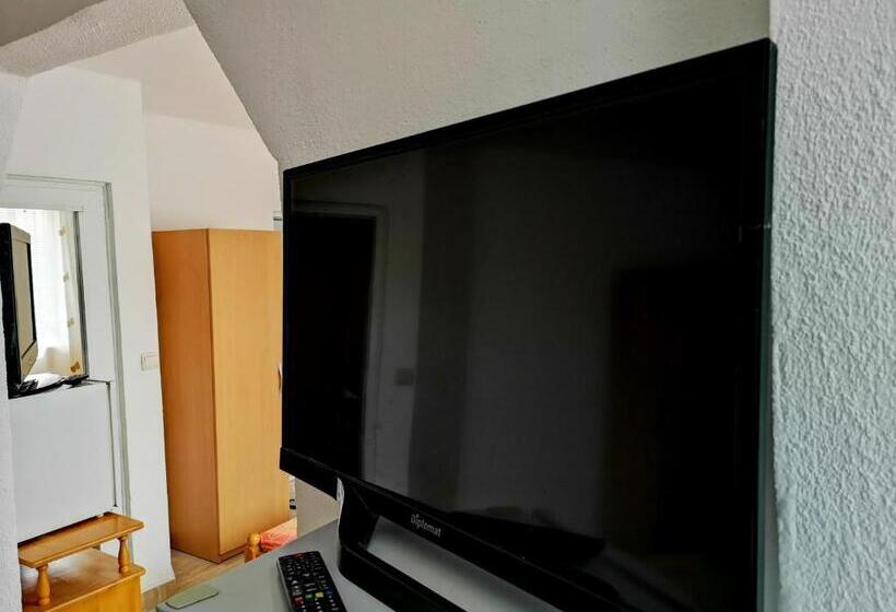 四人标准间, Merilyn Petrich