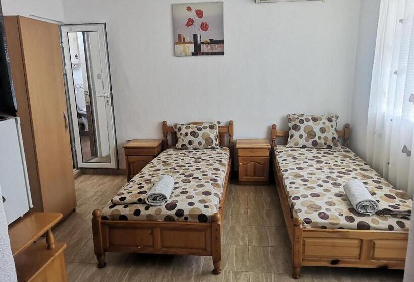 四人标准间, Merilyn Petrich