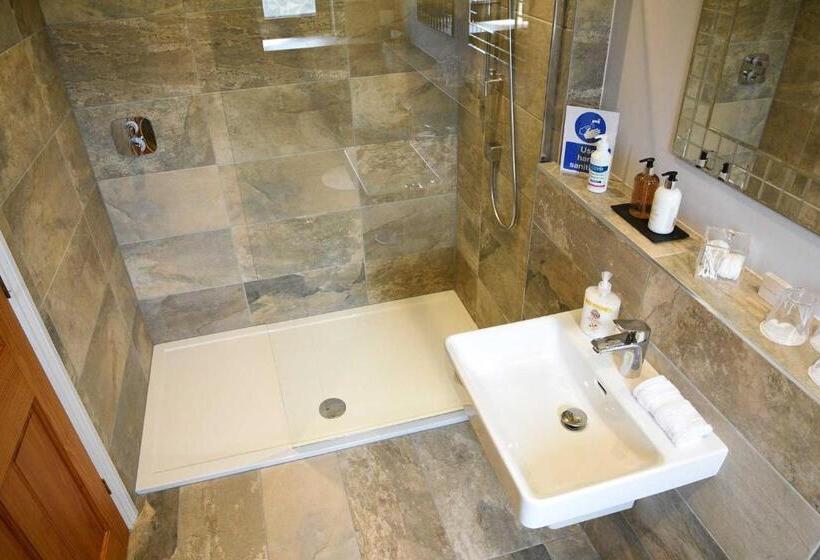 Четырехместный номер Премиум, Stonefield House