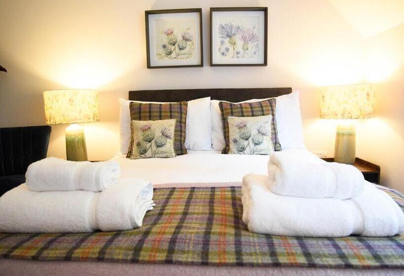 Номер Стандарт, Stonefield House