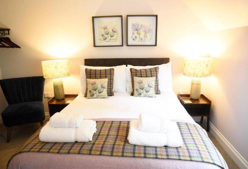 Номер Стандарт, Stonefield House