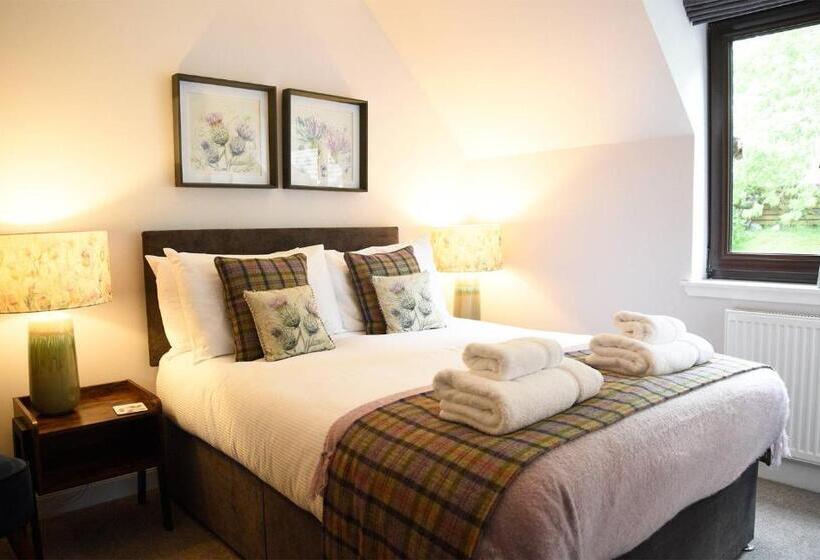 Номер Стандарт, Stonefield House