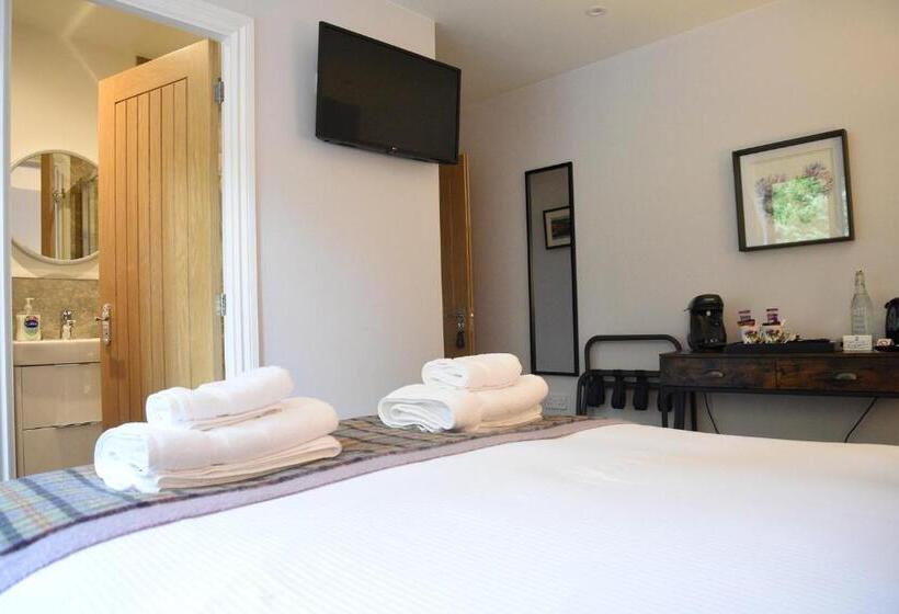 Номер Стандарт, Stonefield House