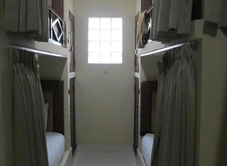تختخواب در اتاق مشترک, Pondok Aldi Hostel