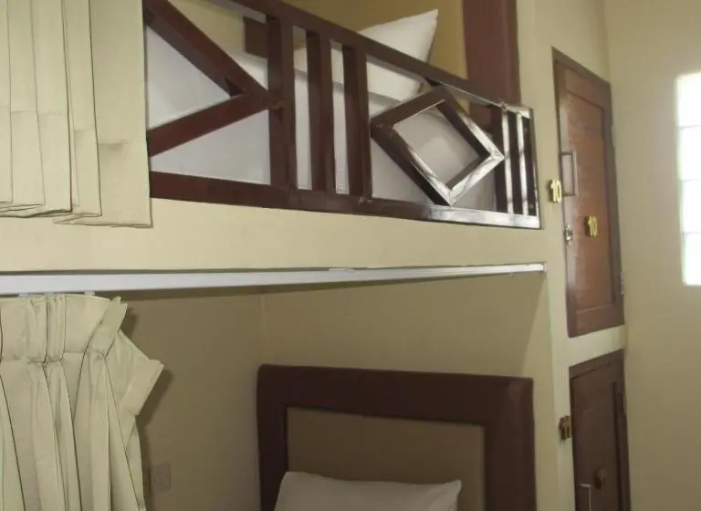 تختخواب در اتاق مشترک, Pondok Aldi Hostel