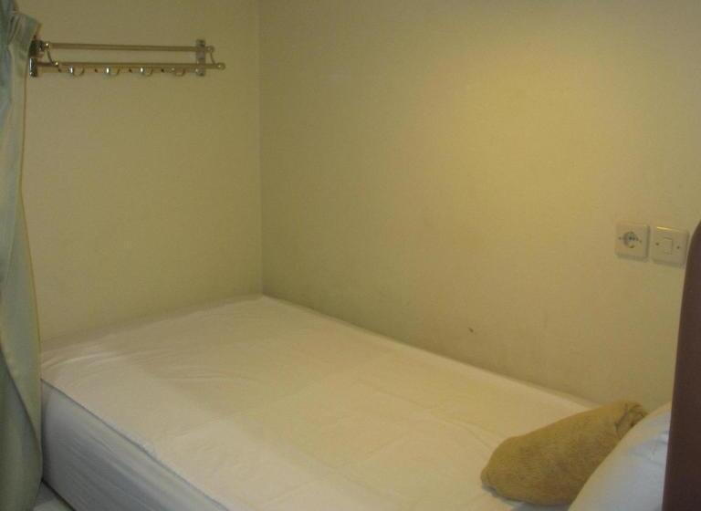 Кровать в Общей Комнате, Pondok Aldi Hostel