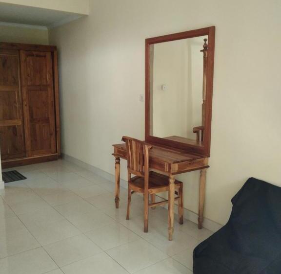 スタンダードバンガロー, Pondok Aldi Hostel