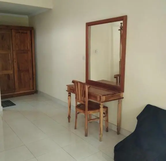 بانگلوی استاندارد, Pondok Aldi Hostel