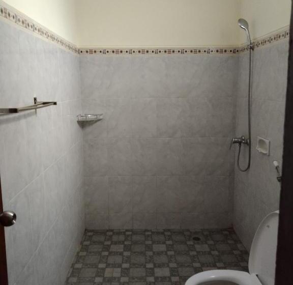 スタンダードバンガロー, Pondok Aldi Hostel