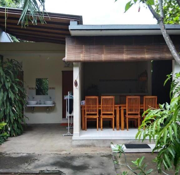 スタンダードバンガロー, Pondok Aldi Hostel