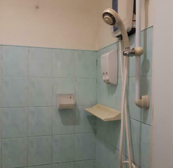 חדר סטנדרט לשלושה, Rai Win Resort