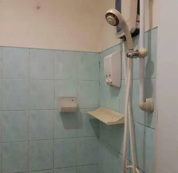 חדר סטנדרט לשלושה, Rai Win Resort
