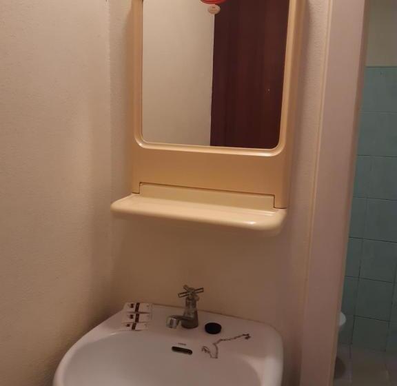 חדר סטנדרט לשלושה, Rai Win Resort