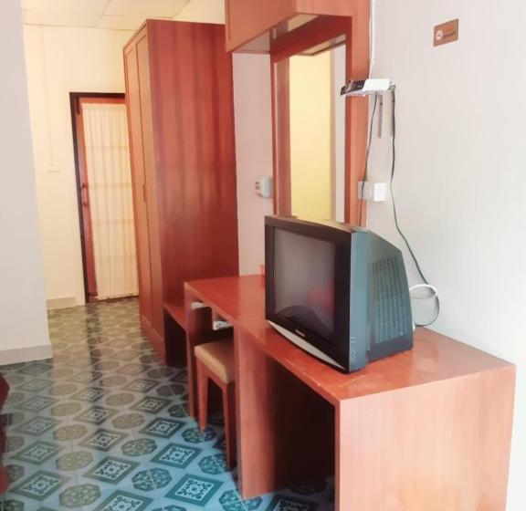 חדר סטנדרט לשלושה, Rai Win Resort