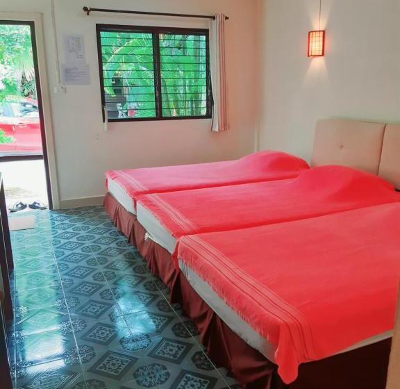 חדר סטנדרט לשלושה, Rai Win Resort