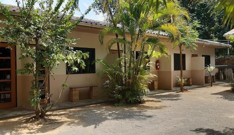 חדר סטנדרט לשלושה, Rai Win Resort