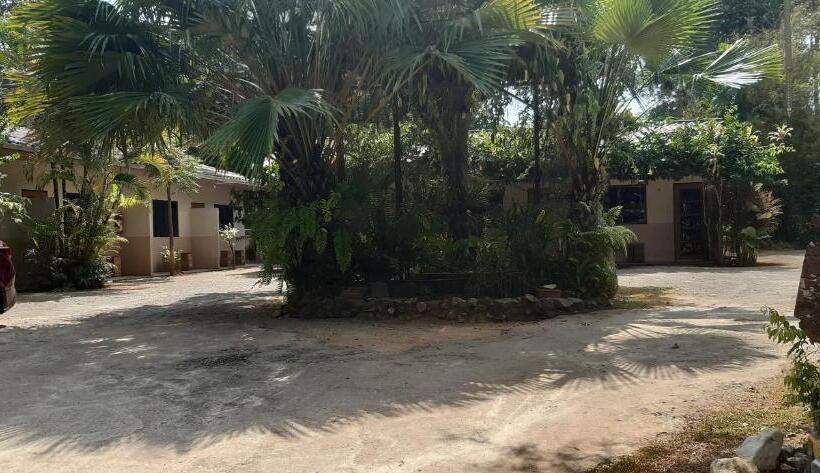 חדר סטנדרט לשלושה, Rai Win Resort