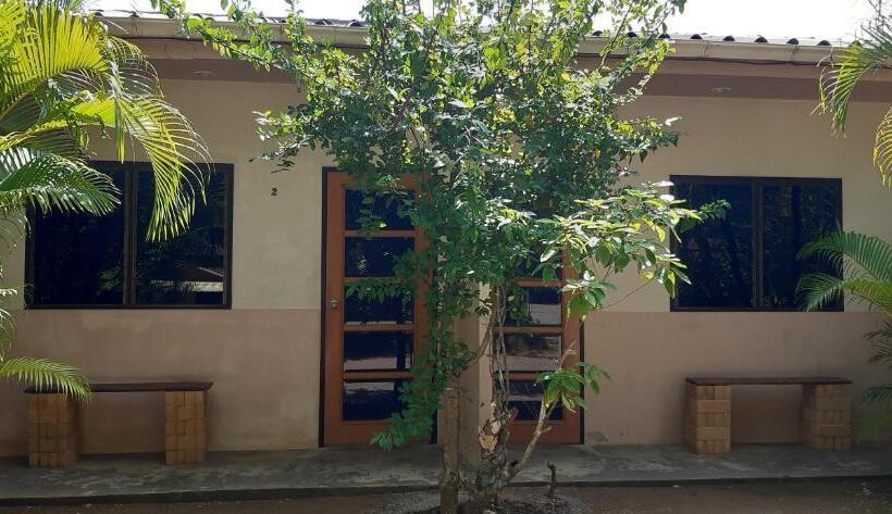 חדר סטנדרט לשלושה, Rai Win Resort