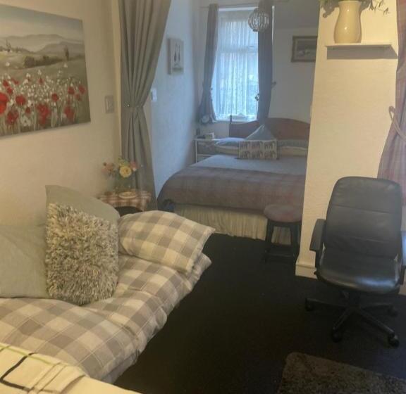 Estudio Estàndard, Sarnia Holiday Flats