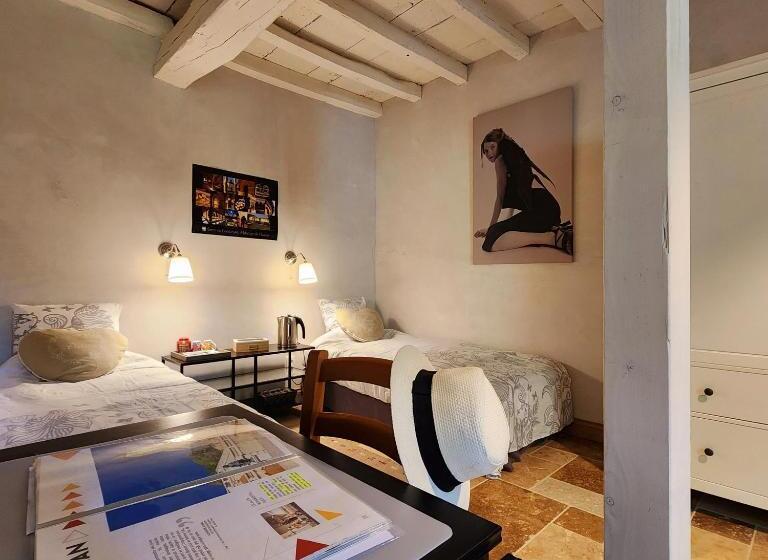 غرفة قياسية رباعية, Presbytère D Arpentian