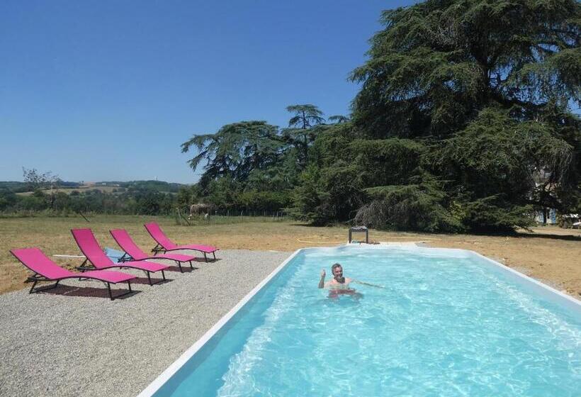 غرفة قياسية رباعية, Presbytère D Arpentian