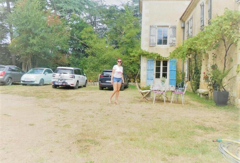 غرفة قياسية رباعية, Presbytère D Arpentian