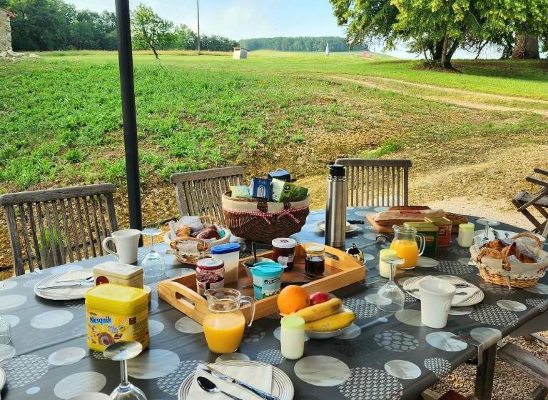 غرفة ديلوكس, Presbytère D Arpentian