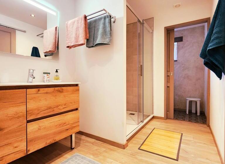 Номер Deluxe, Presbytère D Arpentian