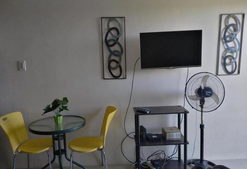 استودیوی استاندارد, The Uptown Place Condominium