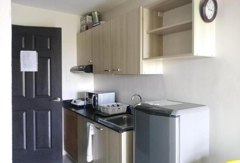 استودیوی استاندارد, The Uptown Place Condominium