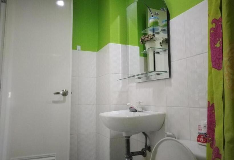استودیوی استاندارد, The Uptown Place Condominium