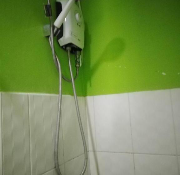 استودیوی استاندارد, The Uptown Place Condominium