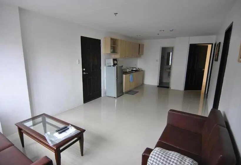 Huoneisto 3 Makuuhuonetta, The Uptown Place Condominium