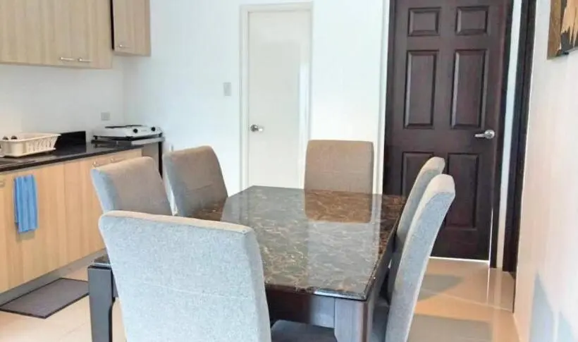 Huoneisto 3 Makuuhuonetta, The Uptown Place Condominium