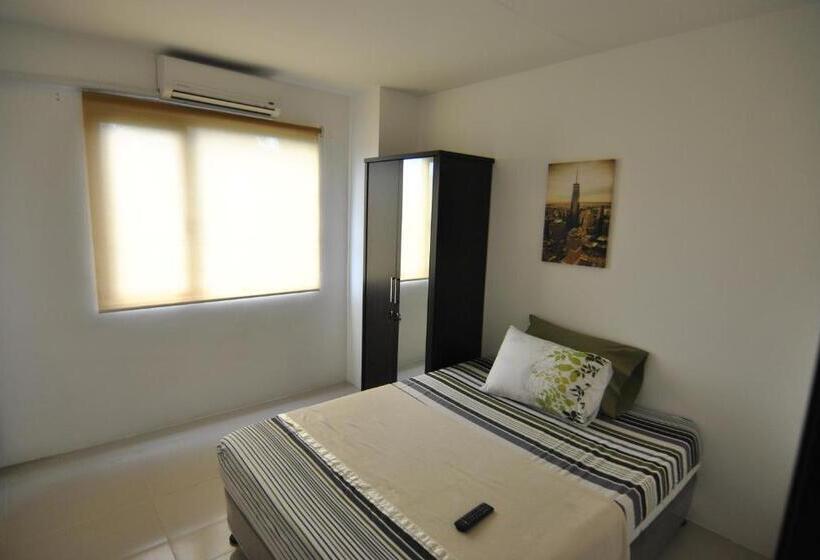 آپارتمان 3 خوابه, The Uptown Place Condominium
