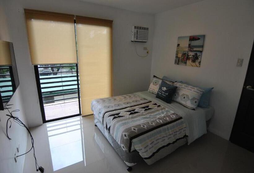 Апартаменты 3 Спальни, The Uptown Place Condominium