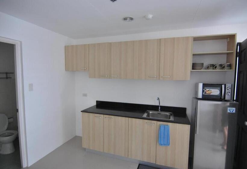 آپارتمان 3 خوابه, The Uptown Place Condominium