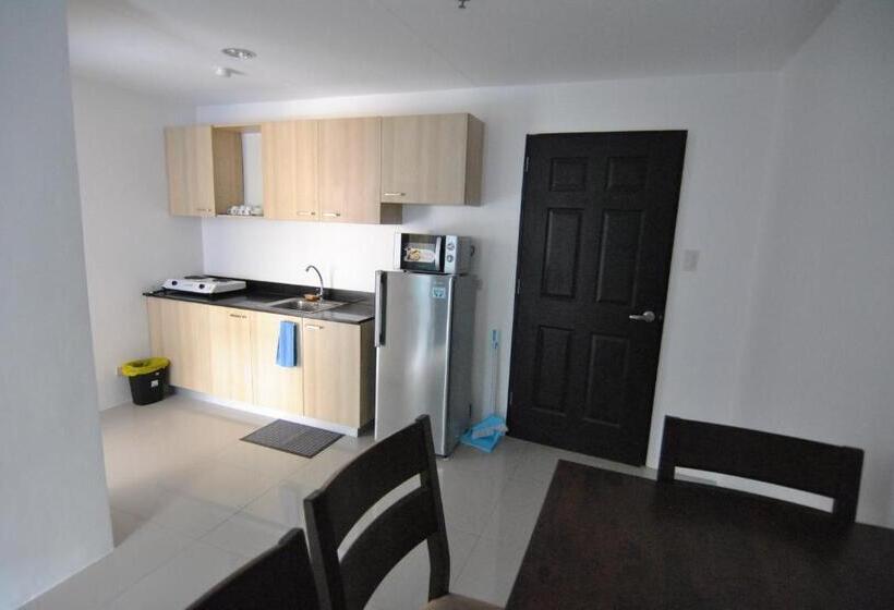 آپارتمان 2 خوابه, The Uptown Place Condominium