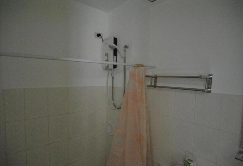 آپارتمان 2 خوابه, The Uptown Place Condominium