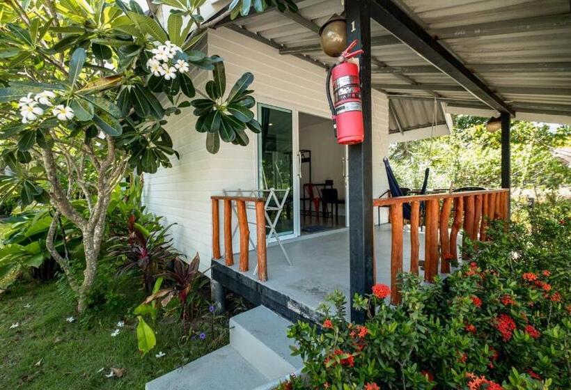 ガーデンビューのスタンダードバンガロー, All At Sea Beach Resort