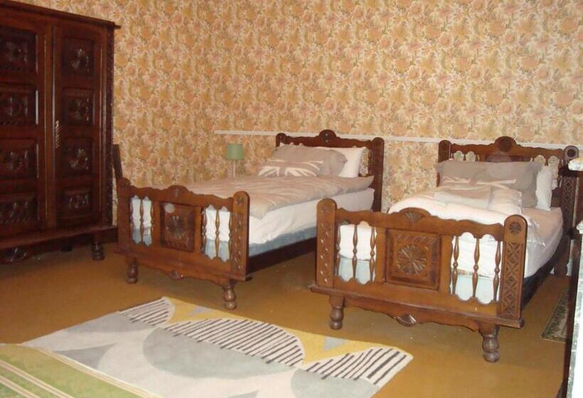 חדר אקונומי לשלושה, 53bou