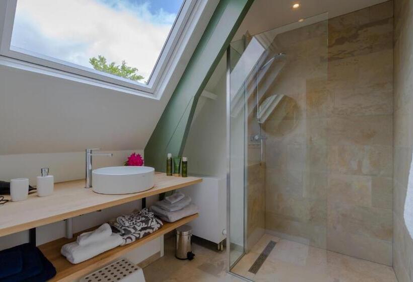 四人标准间, B&b Weids