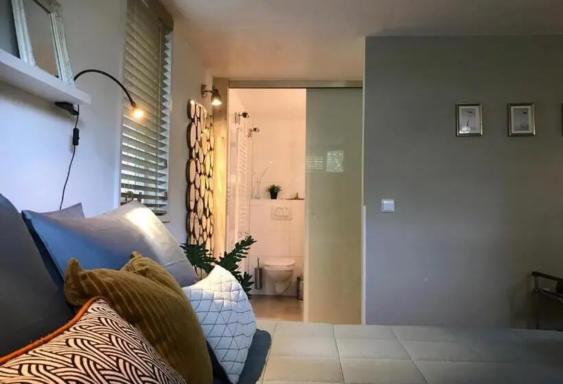 デラックスルーム, 84huis