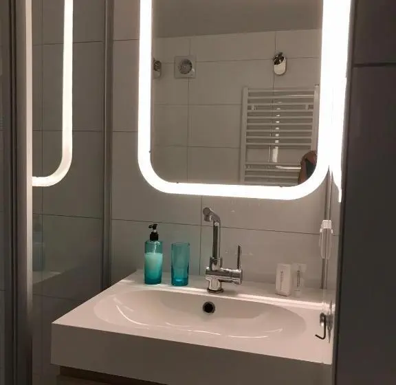 デラックスルーム, 84huis