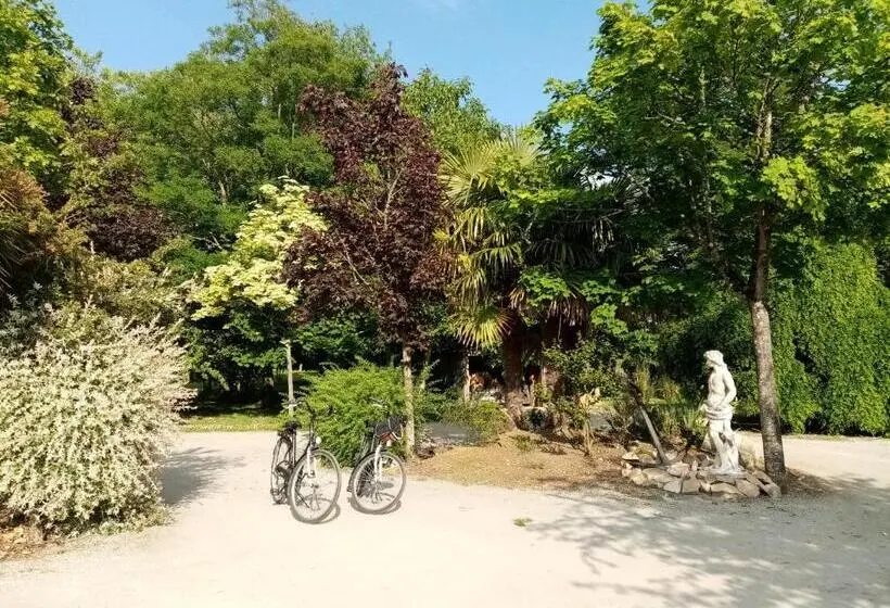 اتاق استاندارد با چشم‌انداز استخر, L Eden Naturiste Spas