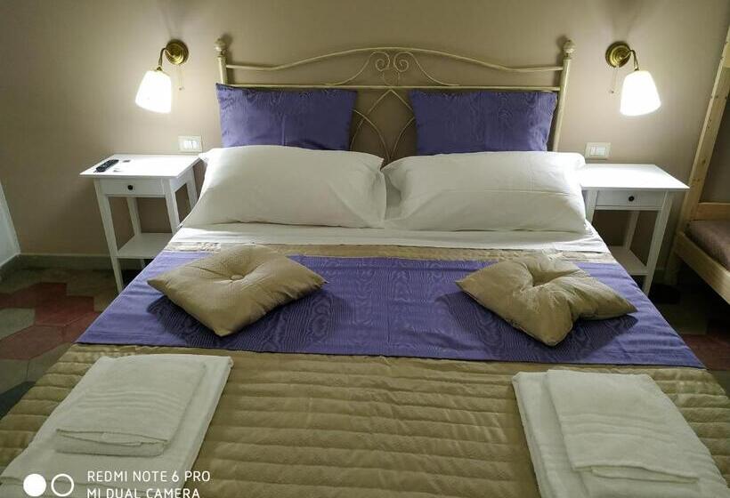 غرفة ديلوكس رباعية, Le Suite Del Teatro Cucinino Privato