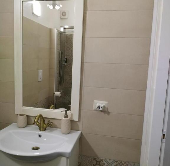 غرفة قياسية ثلاثية, Le Suite Del Teatro Cucinino Privato