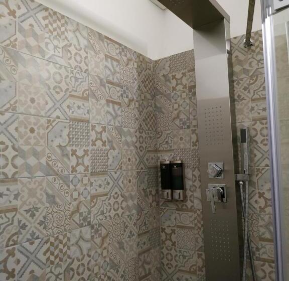 غرفة قياسية ثلاثية, Le Suite Del Teatro Cucinino Privato