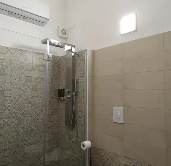 اتاق استاندارد سه نفره, Le Suite Del Teatro Cucinino Privato